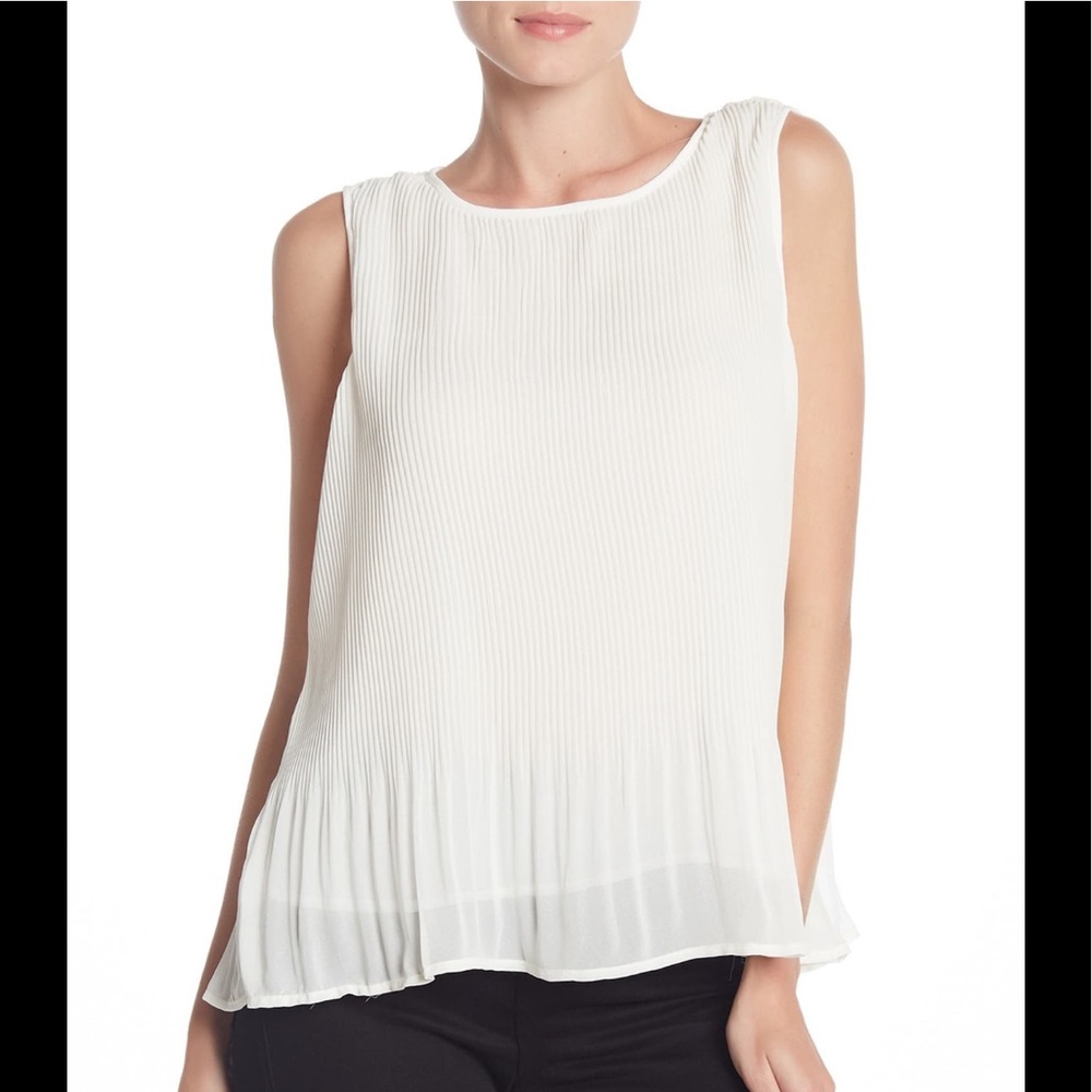 🎉 Host Pick 🎉 &.Layered Pleated Tie Back Tank